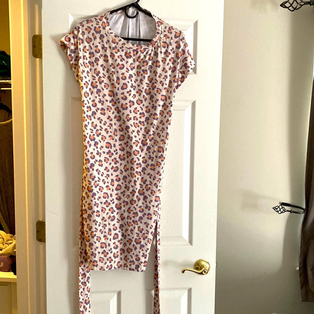 Cheetah print dress, waist ties and pockets!